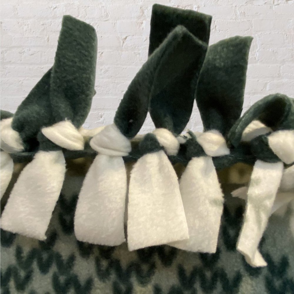 HANDMADE BLANKET -- Reversible Sofa Blanket, Green w/Saying, White W/Snowflakes - Picture 5 of 8